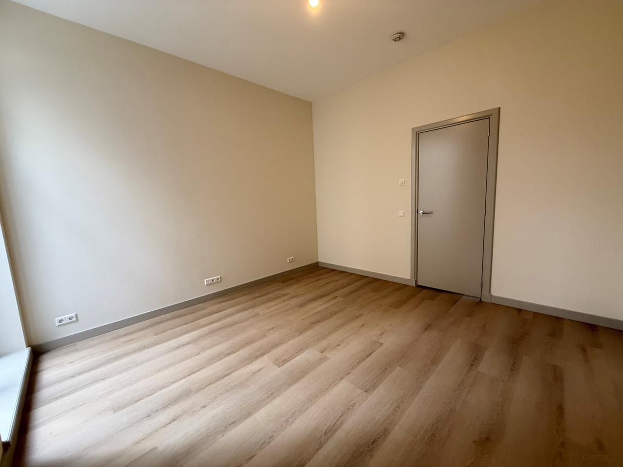 Renovated apartment with balcony in Cool - Image 13