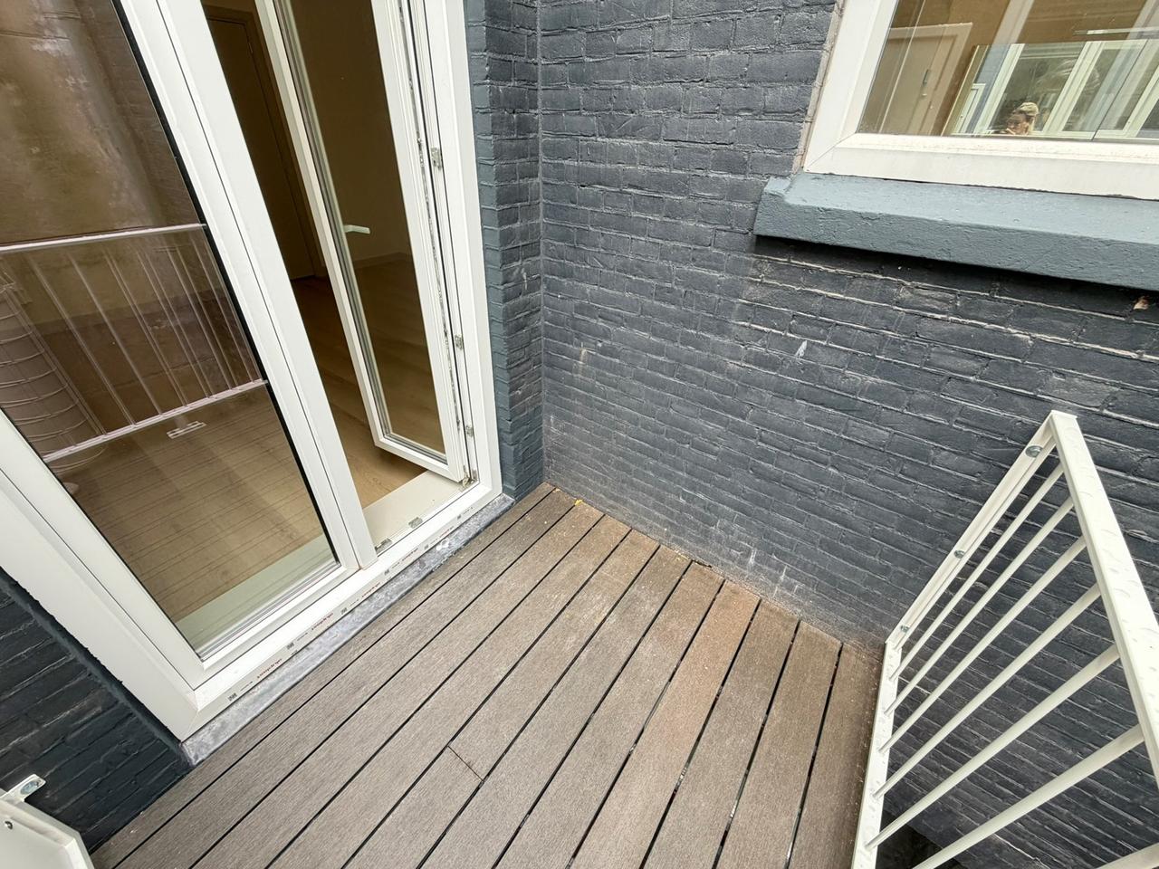 Renovated apartment with balcony in Cool - Image 14