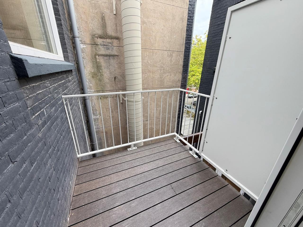 Renovated apartment with balcony in Cool - Image 15