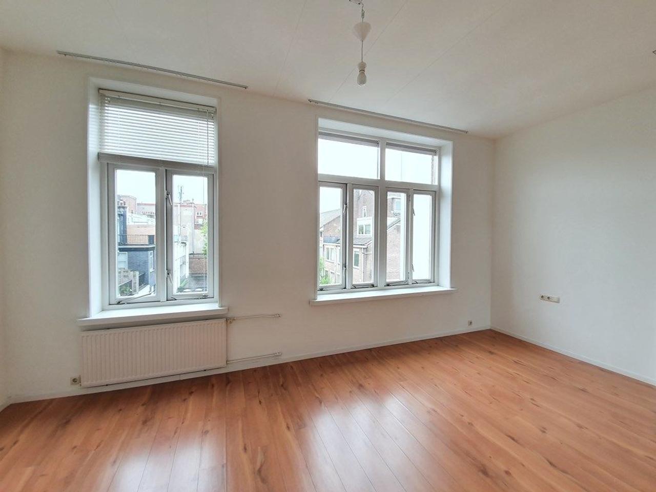 123 m² apartment with roof terrace in De Baarsjes - Image 13