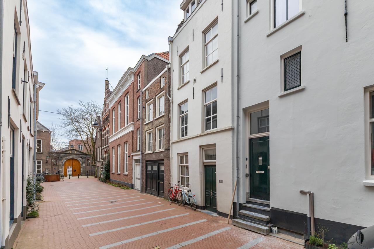 Short-stay apartment near St John’s Cathedral - Image 1
