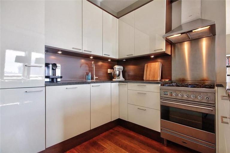 Licht 2-kamerappartement aan de gracht - Afbeelding 6