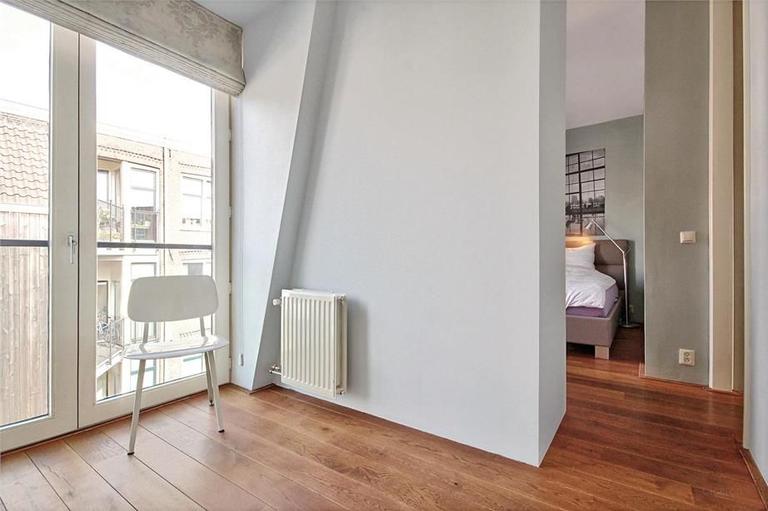 Licht 2-kamerappartement aan de gracht - Afbeelding 9