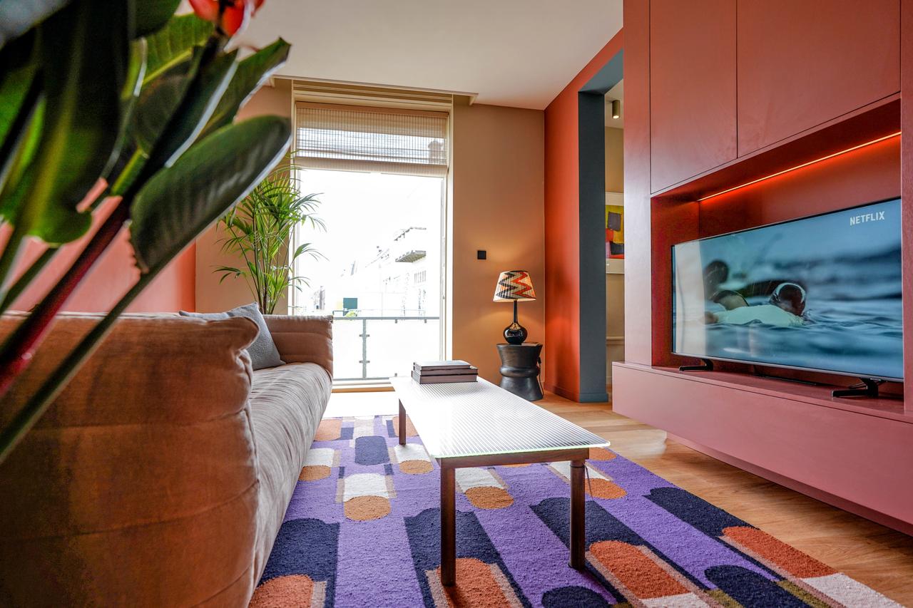 Furnished 1-Bedroom Apartment with Balcony - Image 8