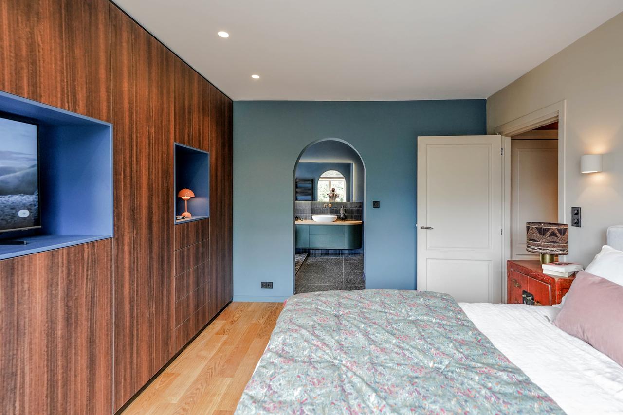 Furnished 1-Bedroom Apartment with Balcony - Image 16