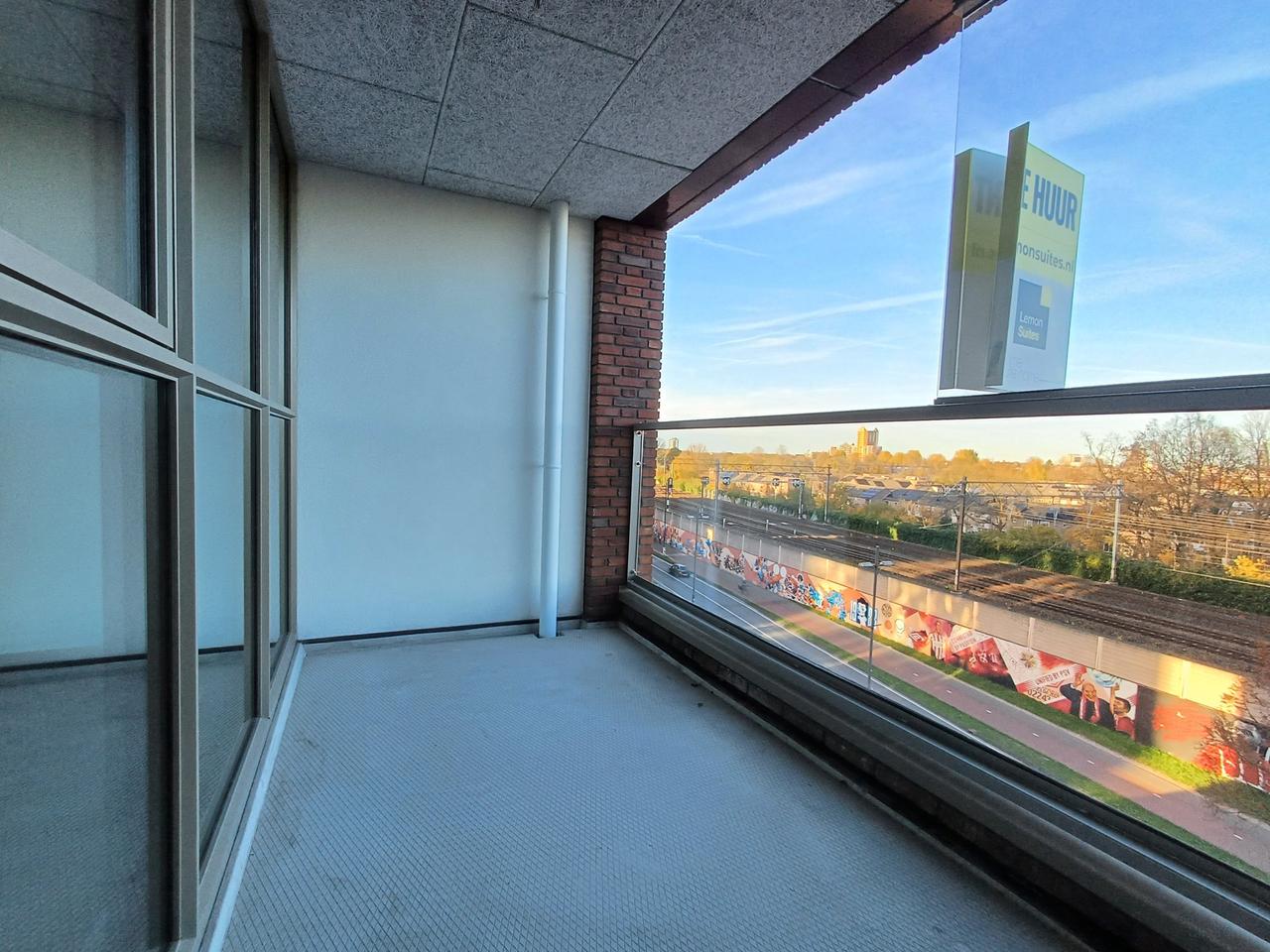 Furnished 1-Bedroom Apartment near PSV - Image 13