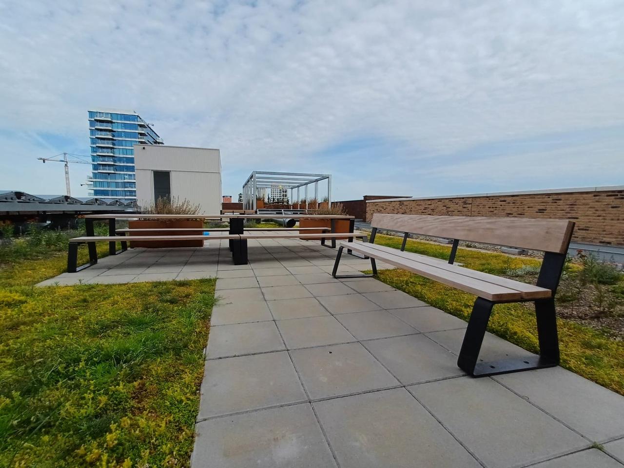 Furnished 1-Bedroom Apartment near PSV - Image 16