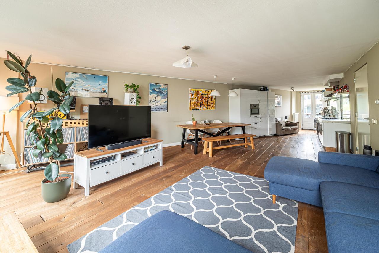 100 m² apartment with 3 bedrooms in De Pijp - Image 1