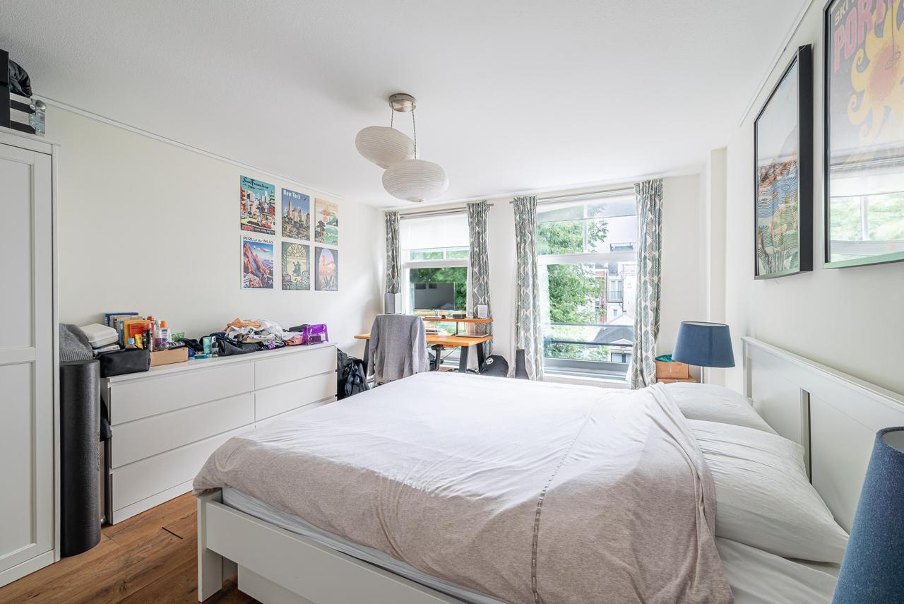 100 m² apartment with 3 bedrooms in De Pijp - Image 3