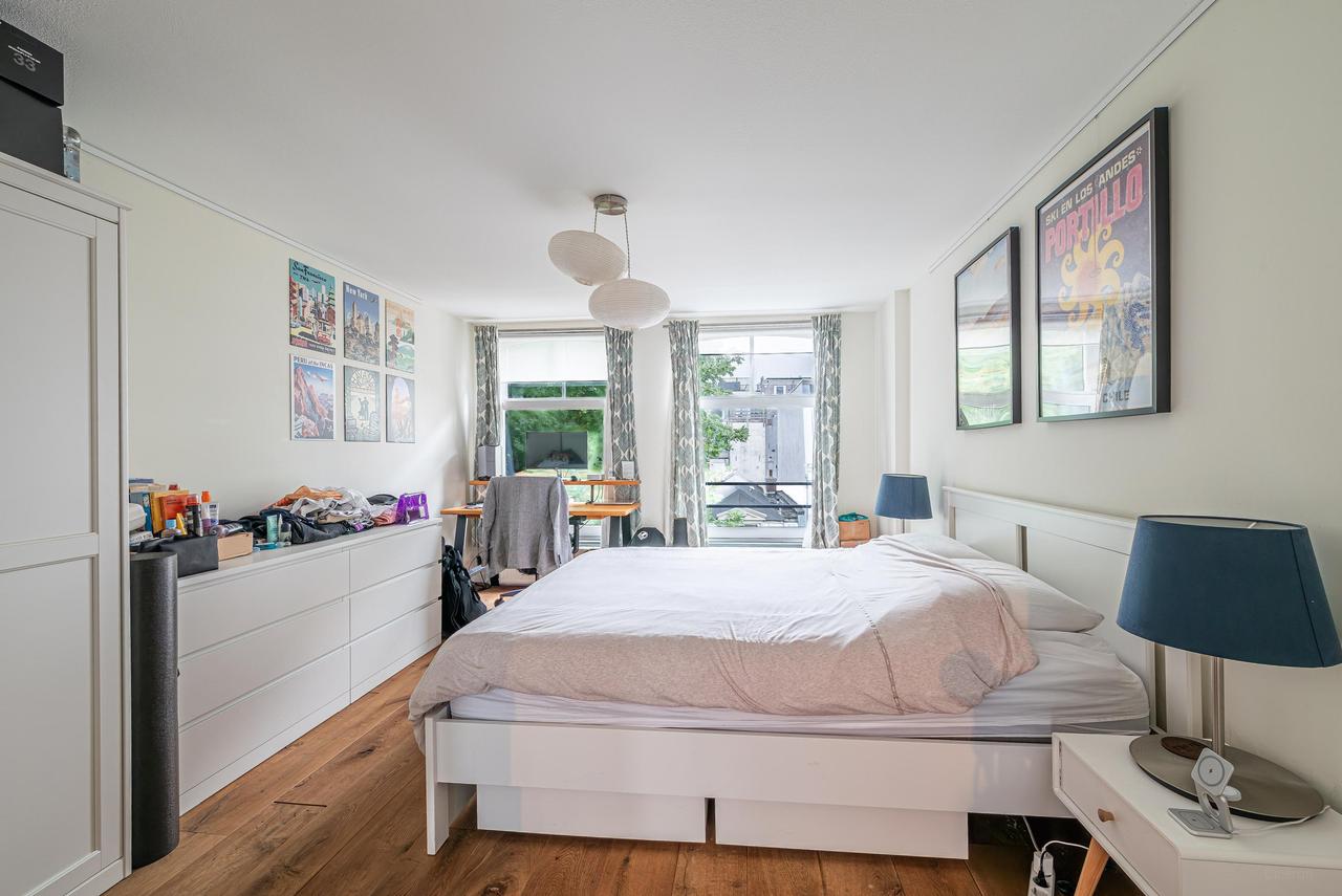 100 m² apartment with 3 bedrooms in De Pijp - Image 4