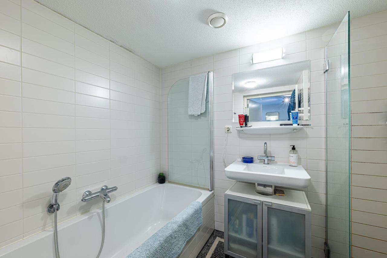 100 m² apartment with 3 bedrooms in De Pijp - Image 9