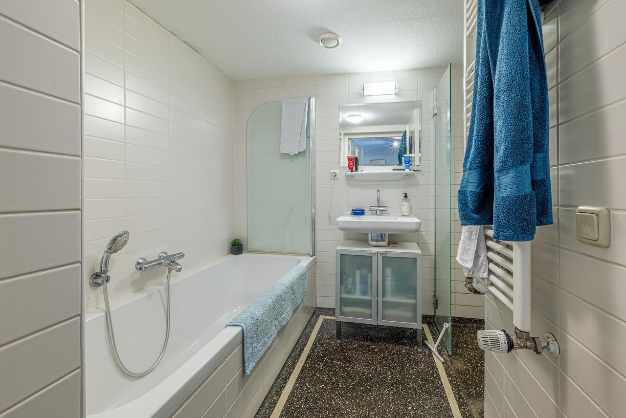 100 m² apartment with 3 bedrooms in De Pijp - Image 14