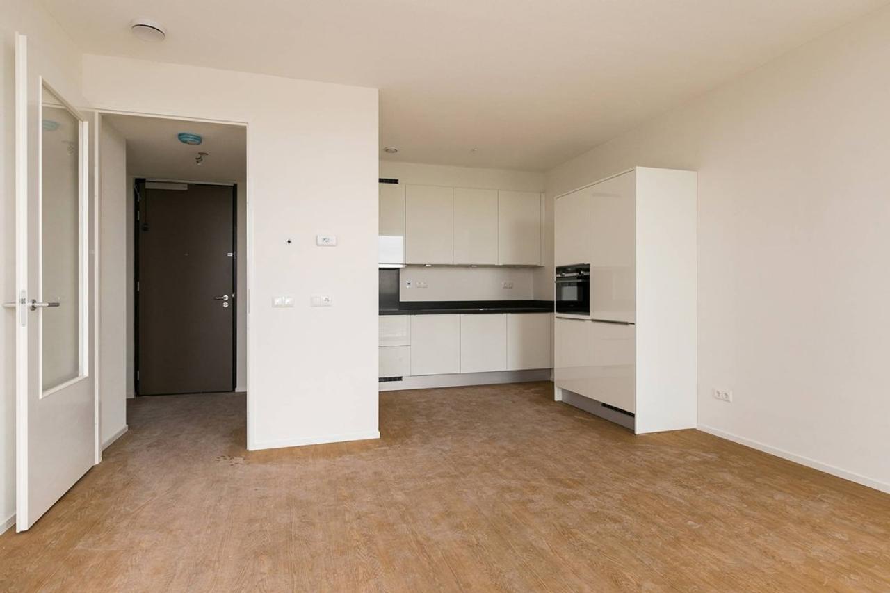 Apartment on 12th Floor with Balcony - Image 1