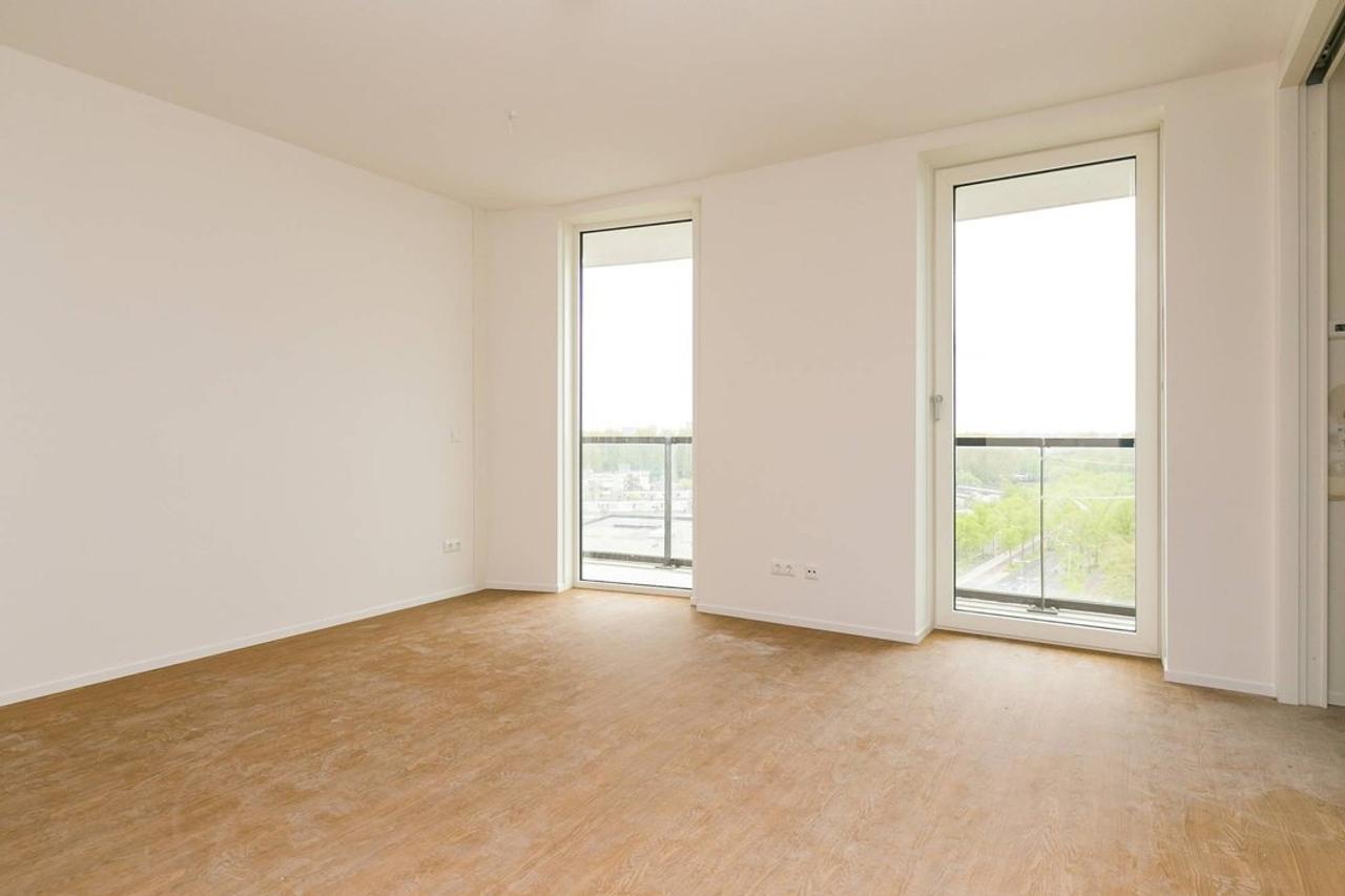 Apartment on 12th Floor with Balcony - Image 2
