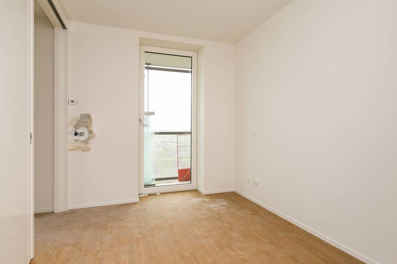 Apartment on 12th Floor with Balcony - Image 6