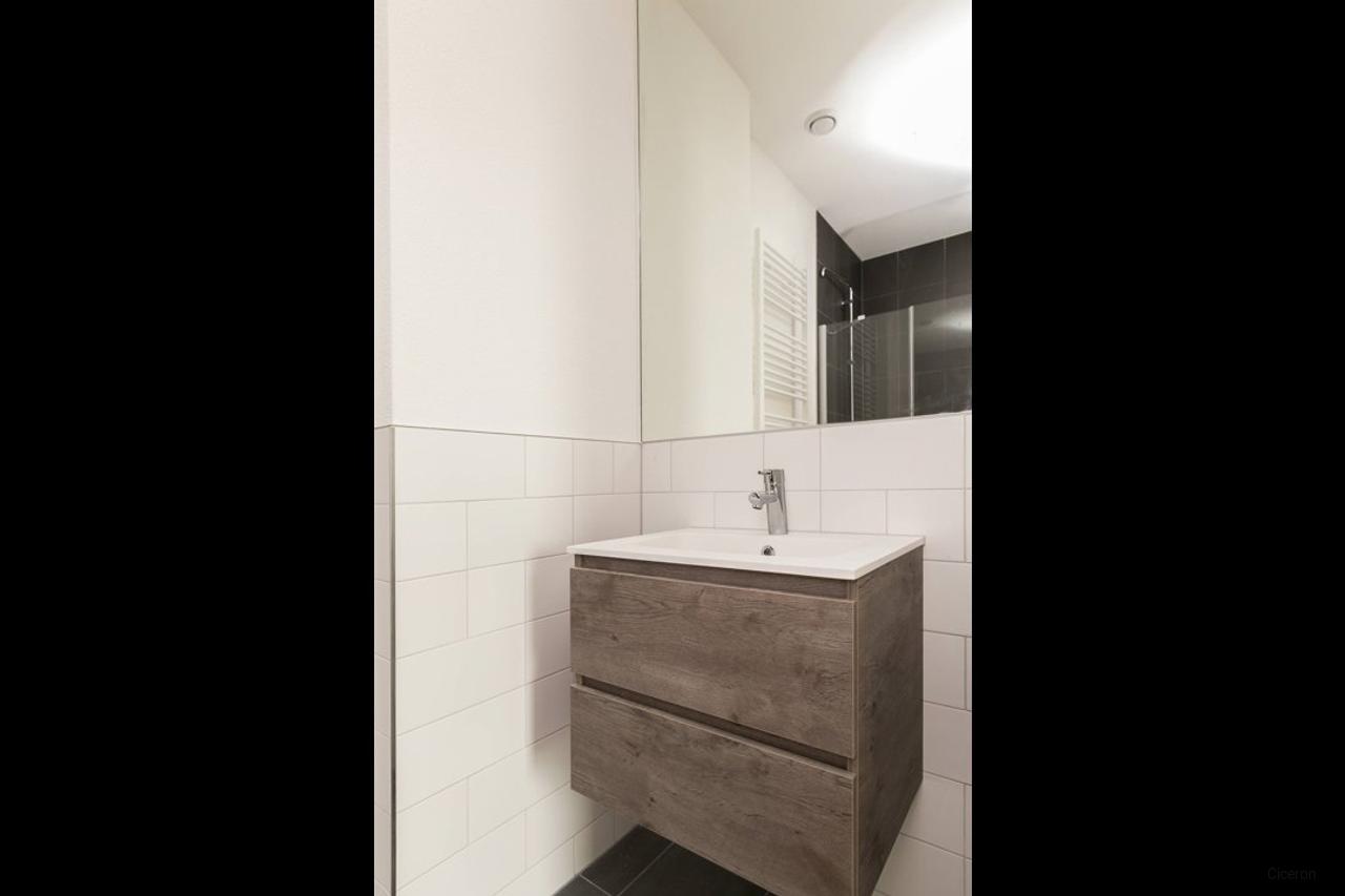 Apartment on 12th Floor with Balcony - Image 7