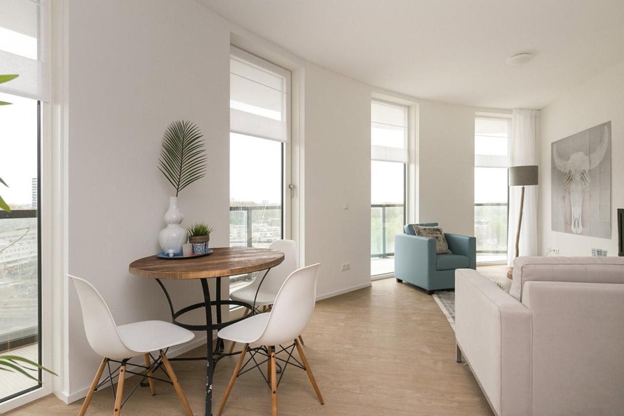 19th-Floor Apartment with Balcony - Image 1
