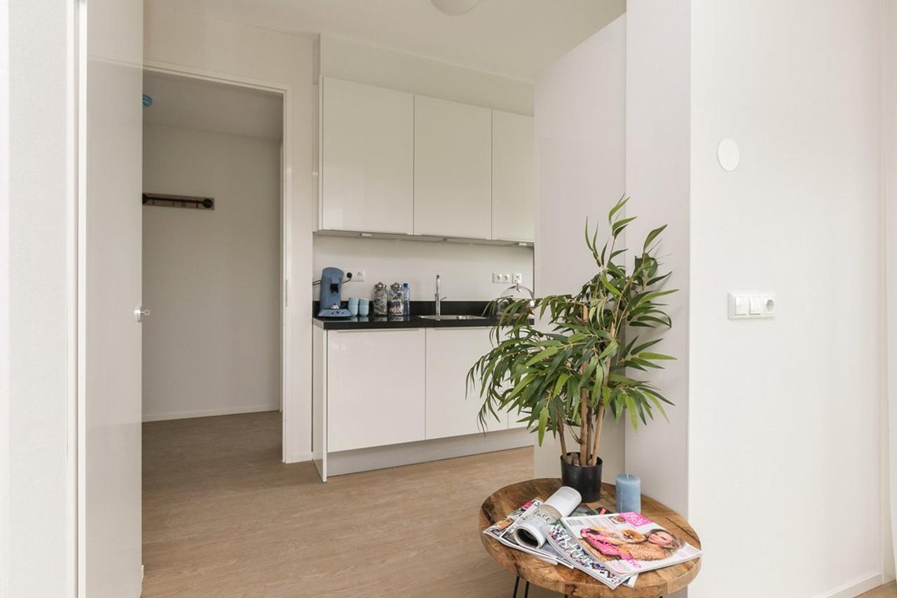 19th-Floor Apartment with Balcony - Image 2