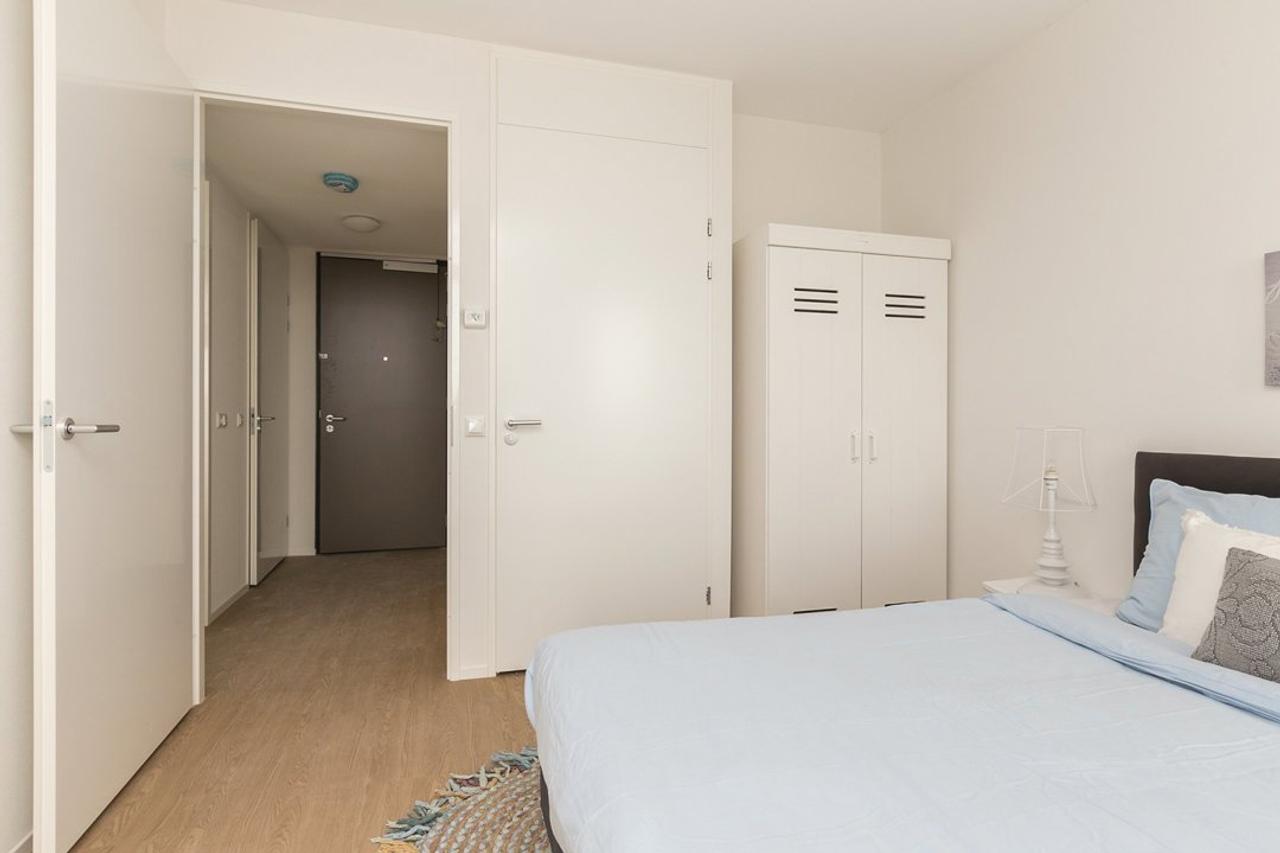 19th-Floor Apartment with Balcony - Image 6