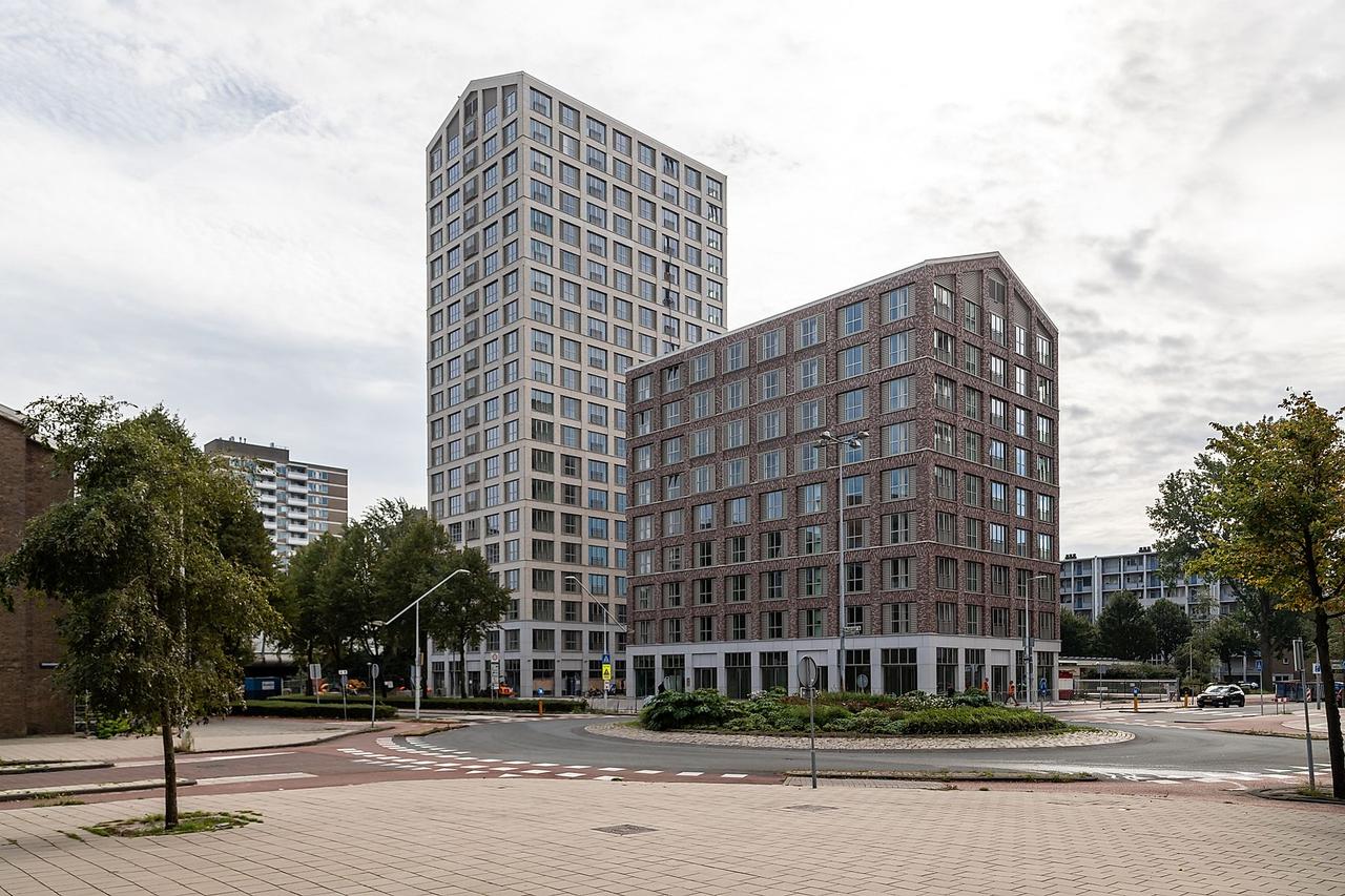 Two-Bedroom Apartment on the 17th Floor - Image 1