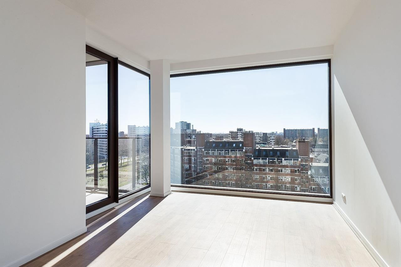 Energy-efficient one-bedroom apartment with balcony - Image 4