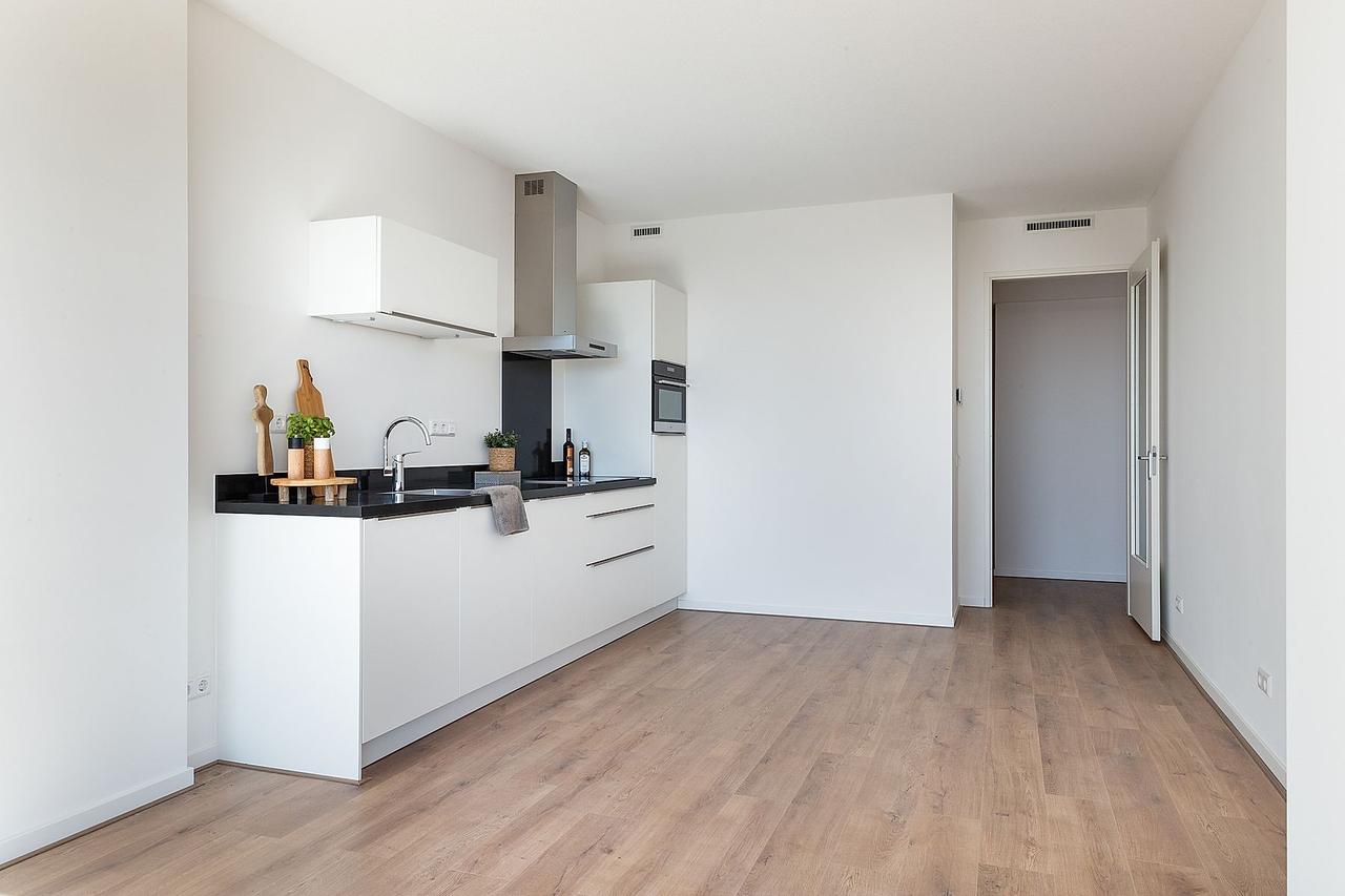 Energy-efficient one-bedroom apartment with balcony - Image 5