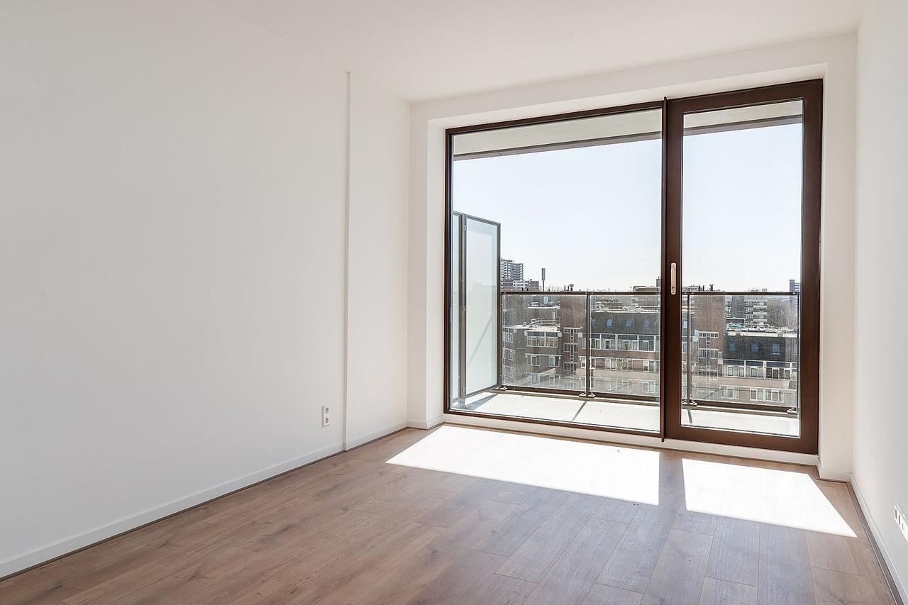 Energy-efficient one-bedroom apartment with balcony - Image 7