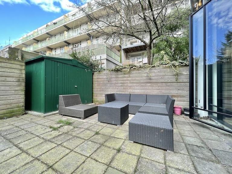 Furnished 1-Bedroom Apartment with Garden - Image 7