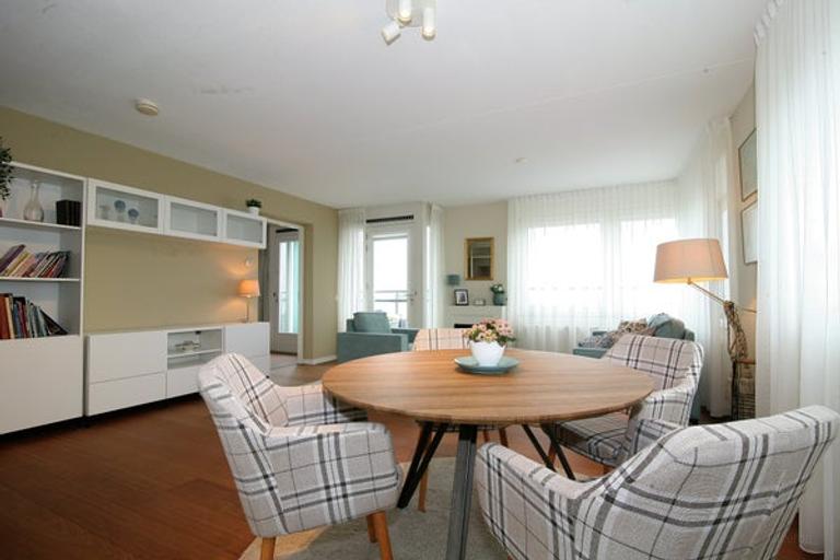 Furnished 2-Bedroom Apartment with Parking - Image 2