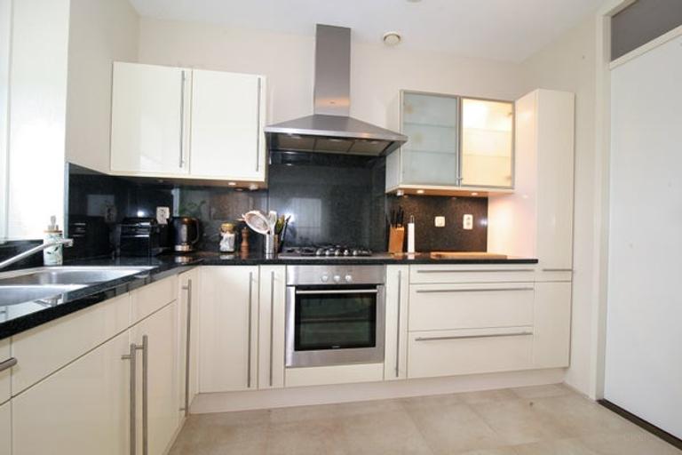 Furnished 2-Bedroom Apartment with Parking - Image 5