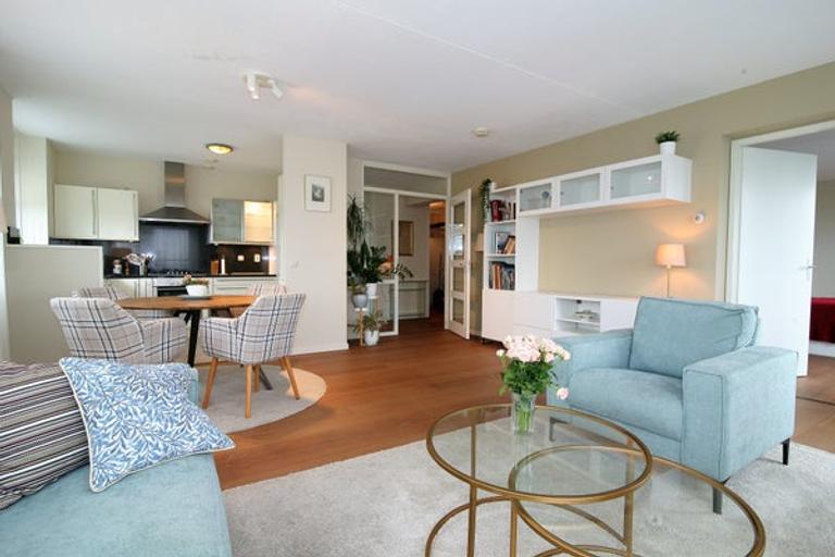 Furnished 2-Bedroom Apartment with Parking - Image 9