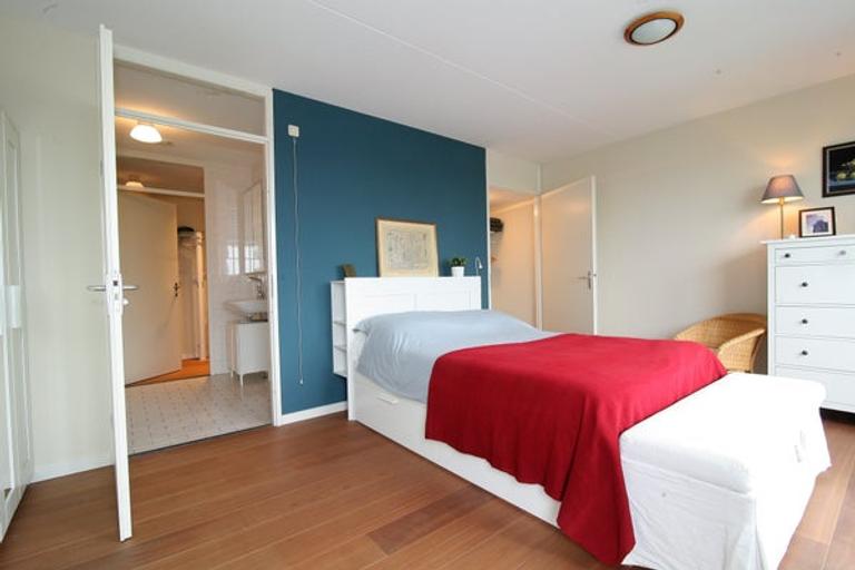 Furnished 2-Bedroom Apartment with Parking - Image 16