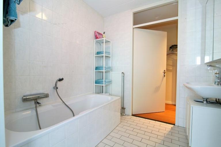 Furnished 2-Bedroom Apartment with Parking - Image 21