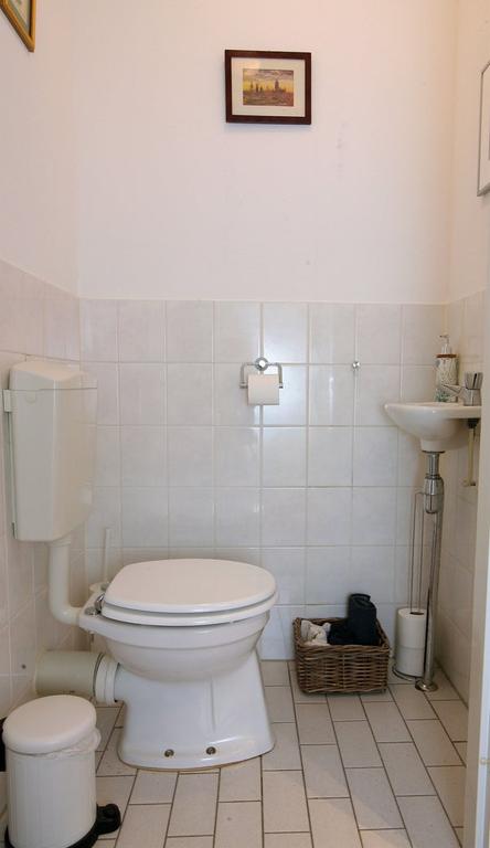 Furnished 2-Bedroom Apartment with Parking - Image 26