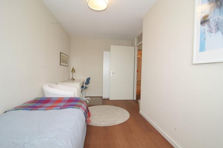 Furnished 2-Bedroom Apartment with Parking - Image 27