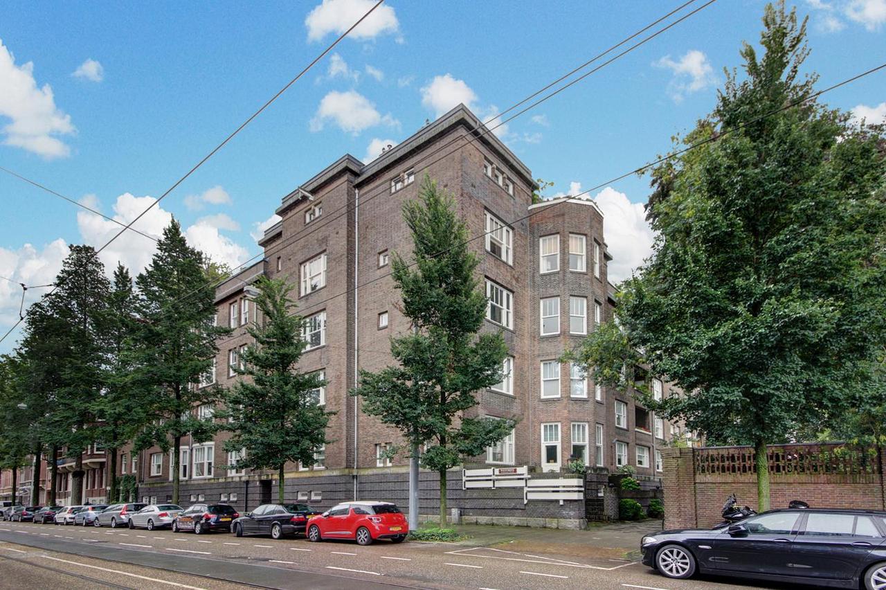 196 m² of living space in historic Westhove - Image 1