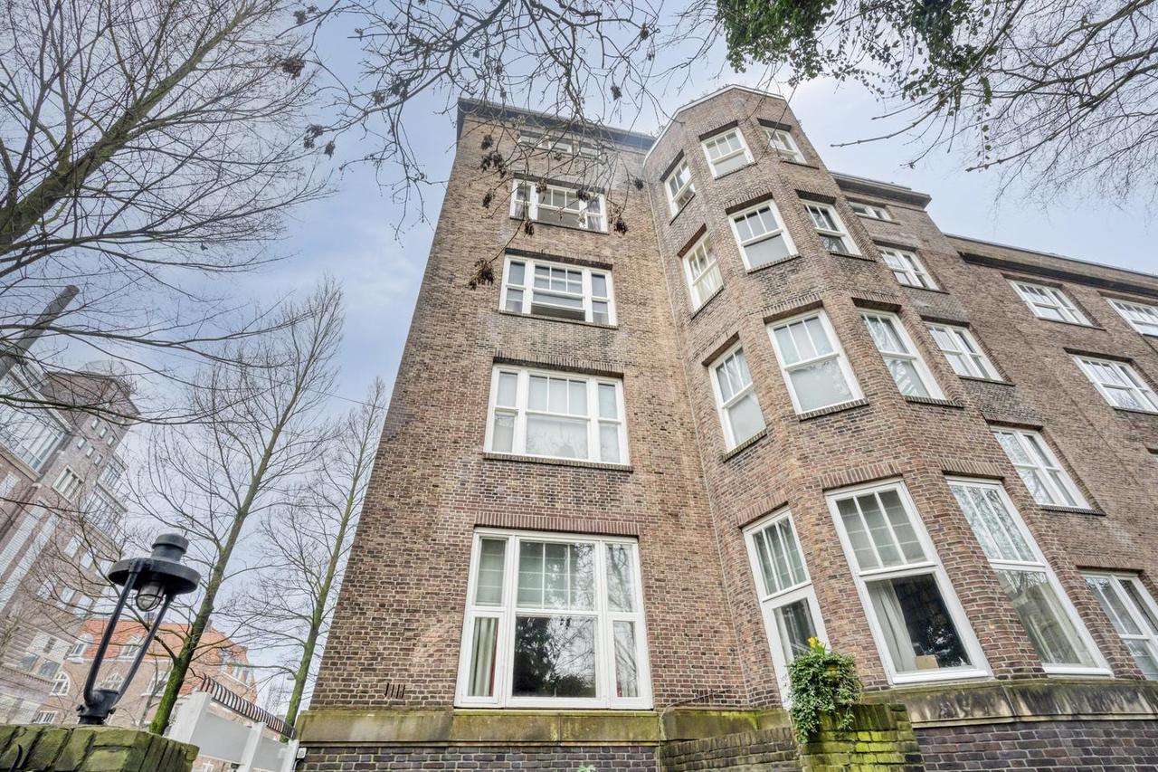 196 m² of living space in historic Westhove - Image 2