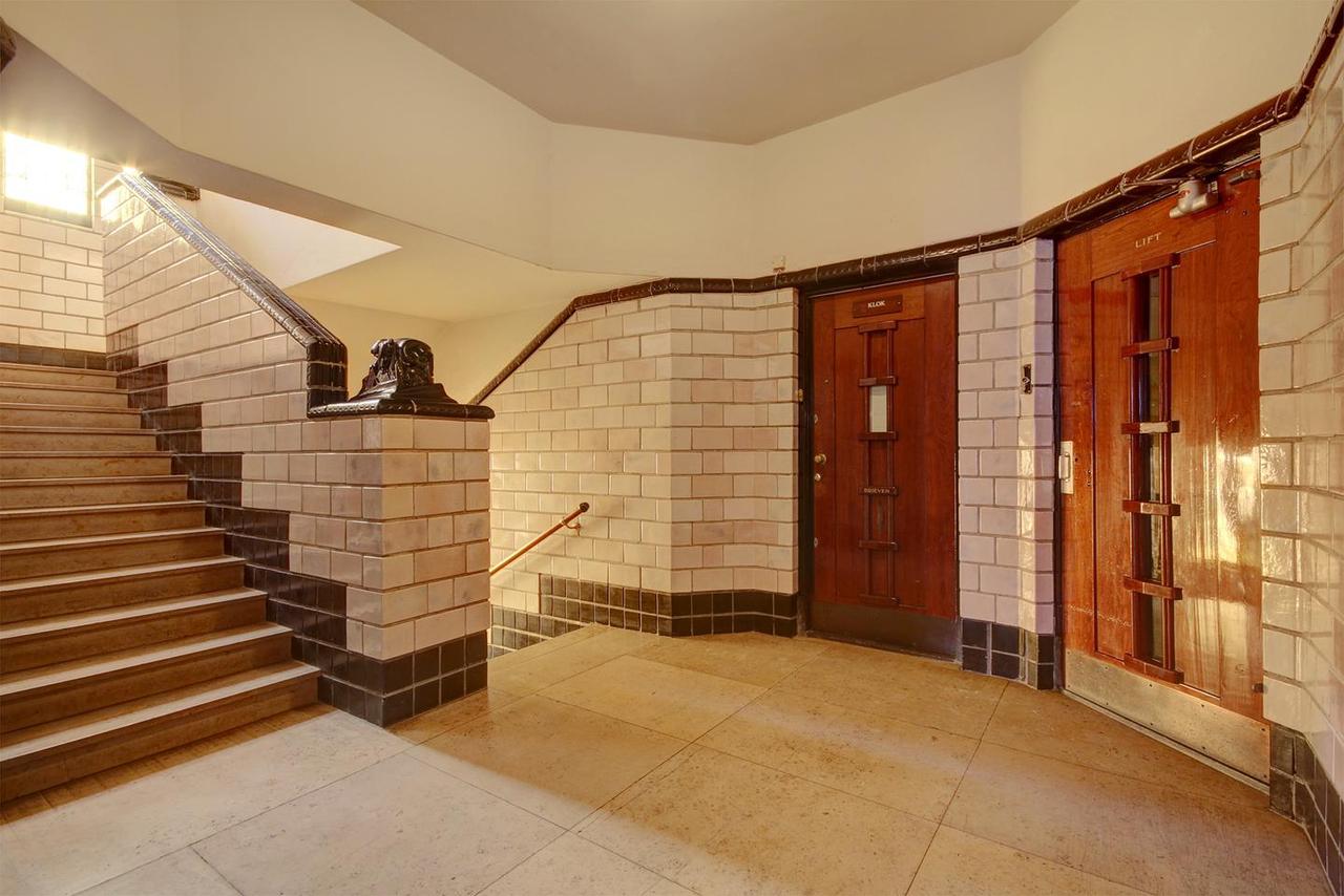 196 m² of living space in historic Westhove - Image 5
