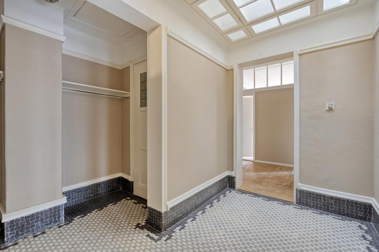 196 m² of living space in historic Westhove - Image 7