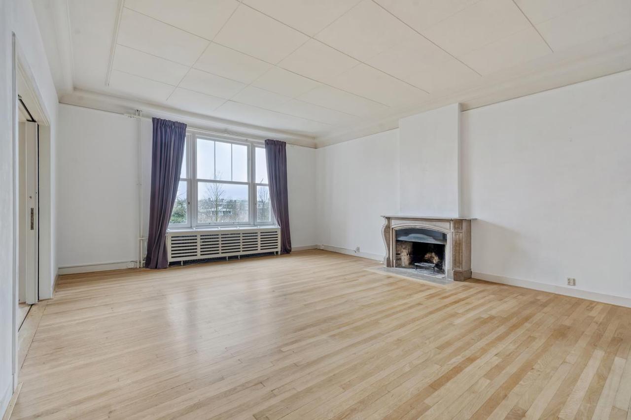 196 m² of living space in historic Westhove - Image 9
