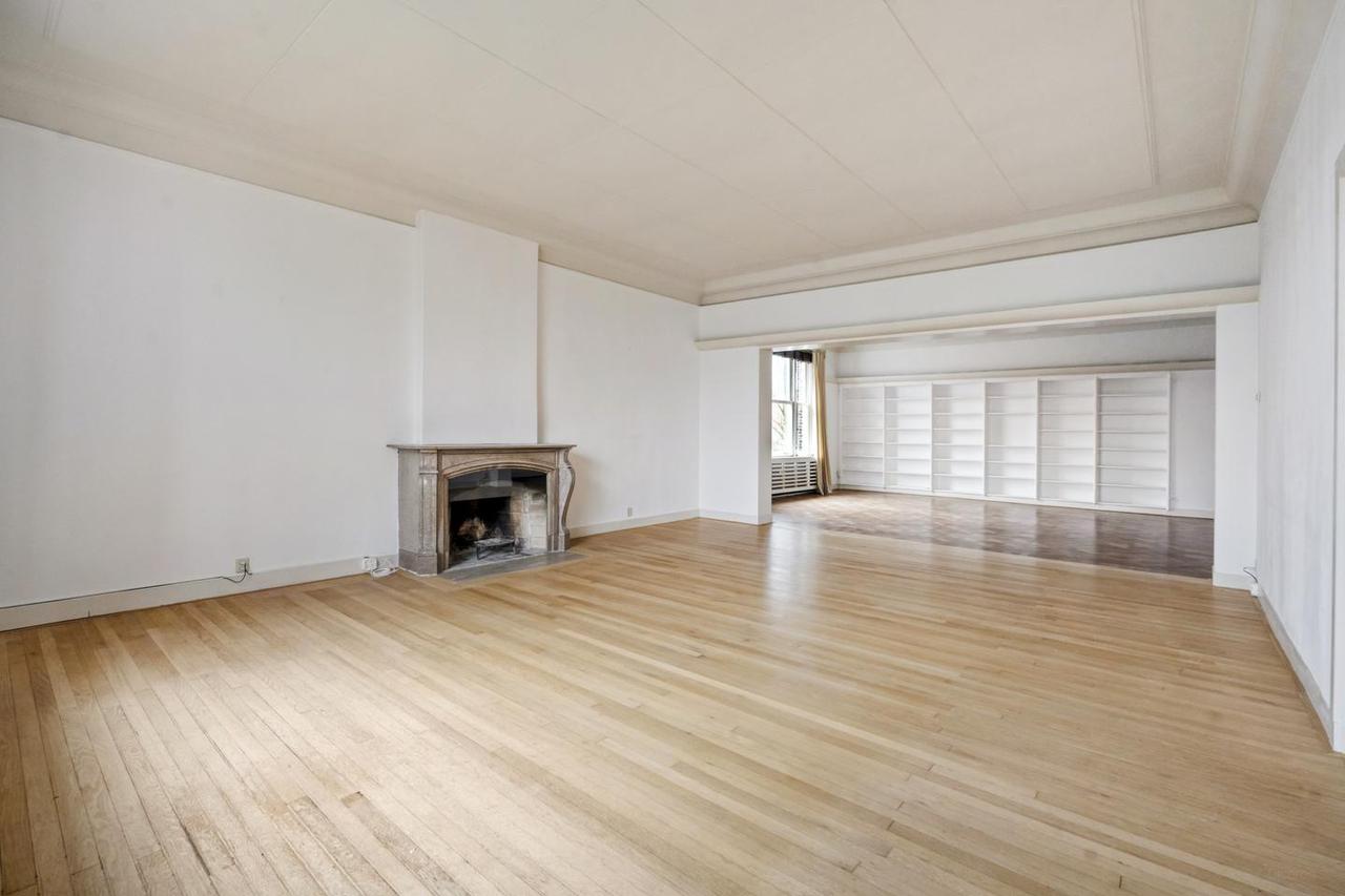 196 m² of living space in historic Westhove - Image 11