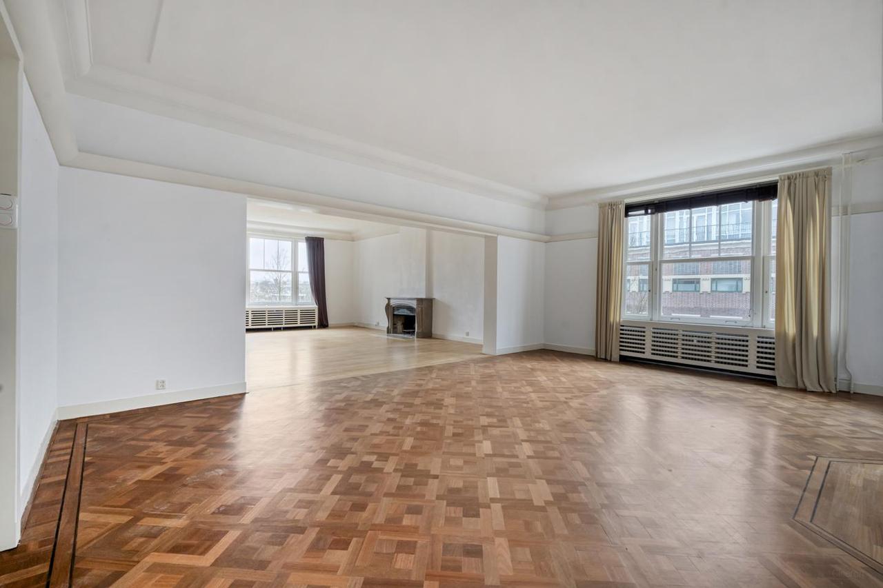 196 m² of living space in historic Westhove - Image 13