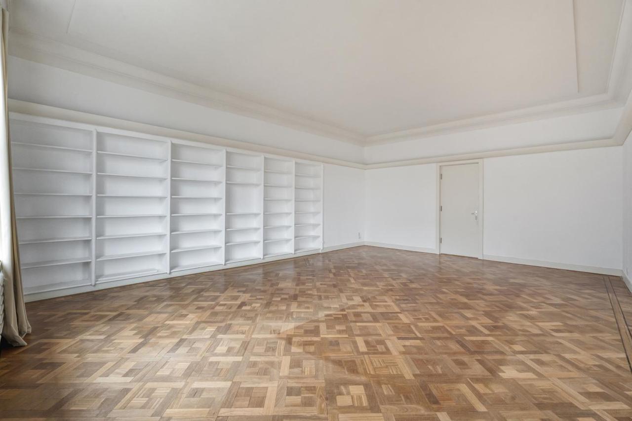 196 m² of living space in historic Westhove - Image 14