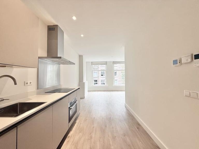 2-Bedroom Apartment with Balcony in Kinkerbuurt - Image 5