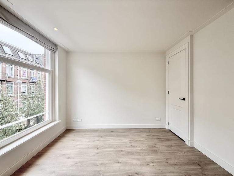 2-Bedroom Apartment with Balcony in Kinkerbuurt - Image 6
