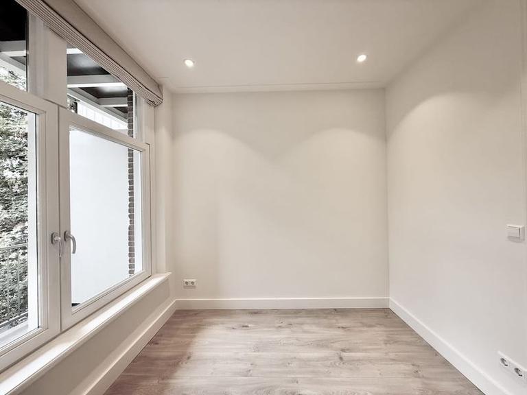 2-Bedroom Apartment with Balcony in Kinkerbuurt - Image 7