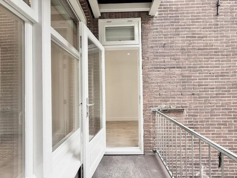 2-Bedroom Apartment with Balcony in Kinkerbuurt - Image 9