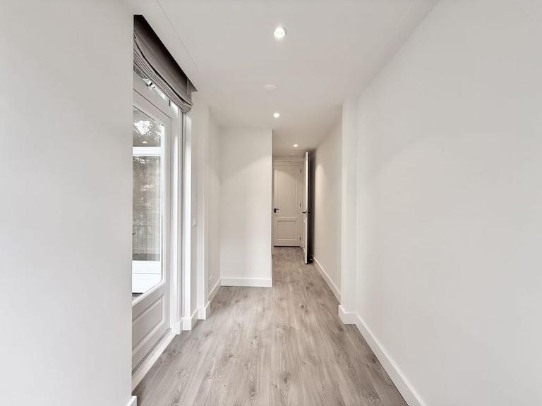 2-Bedroom Apartment with Balcony in Kinkerbuurt - Image 11