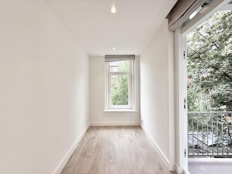2-Bedroom Apartment with Balcony in Kinkerbuurt - Image 12