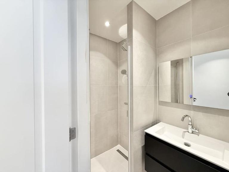 2-Bedroom Apartment with Balcony in Kinkerbuurt - Image 13